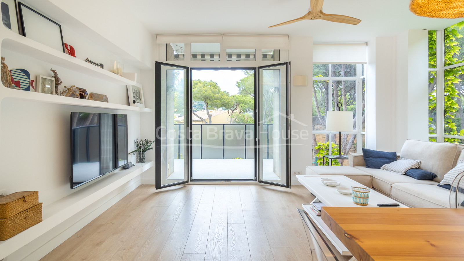 Apartamento reformado con terraza y piscina en Calella de Palafrugell