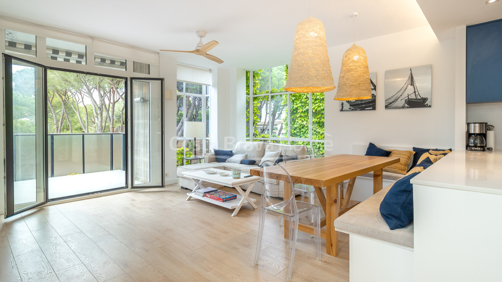 Apartament reformat amb terrassa i piscina a Calella de Palafrugell