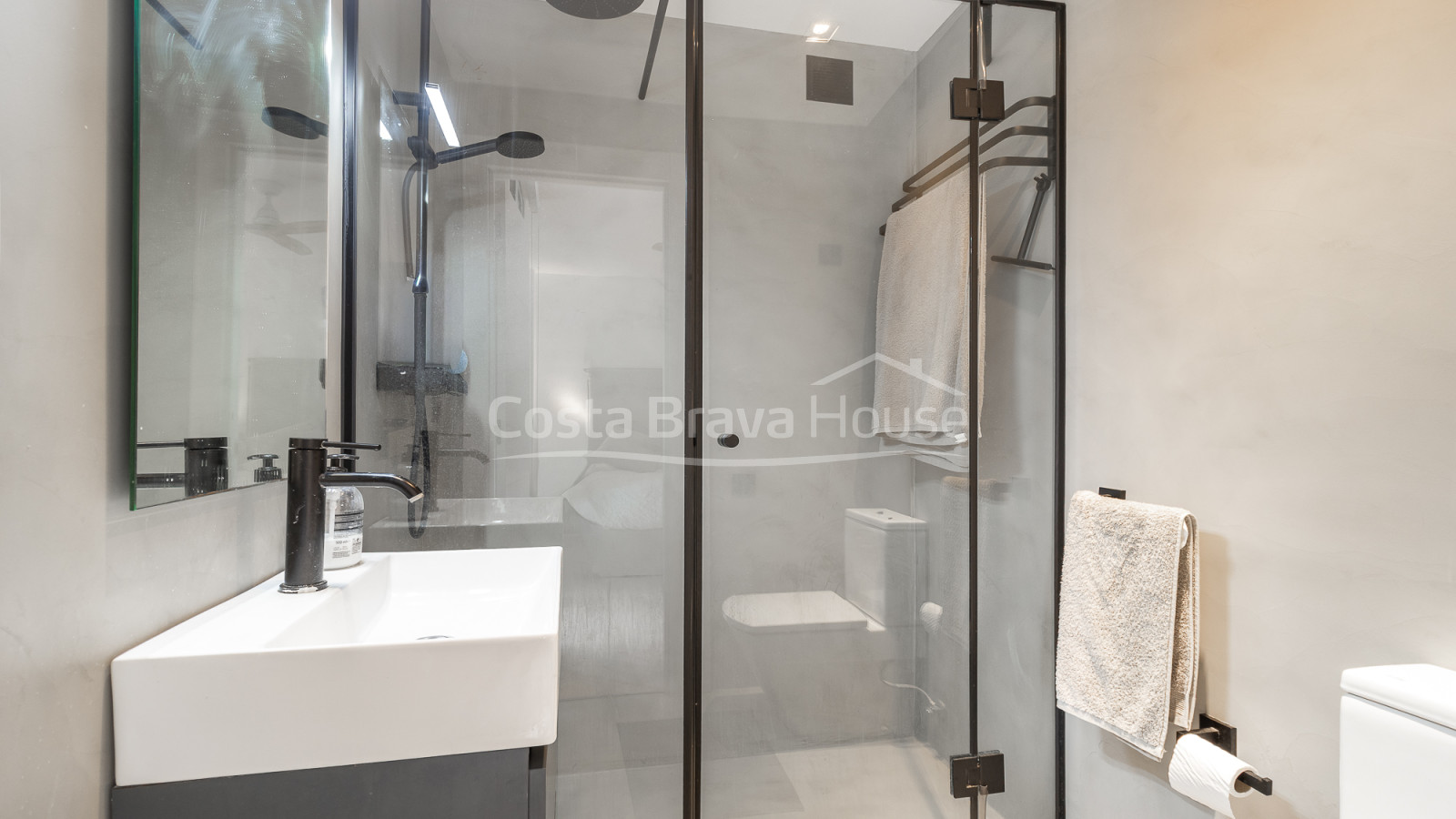 Apartament reformat amb terrassa i piscina a Calella de Palafrugell