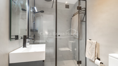 Apartament reformat amb terrassa i piscina a Calella de Palafrugell