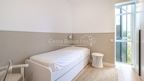 Renovated apartment with terrace and pool in Calella de Palafrugell