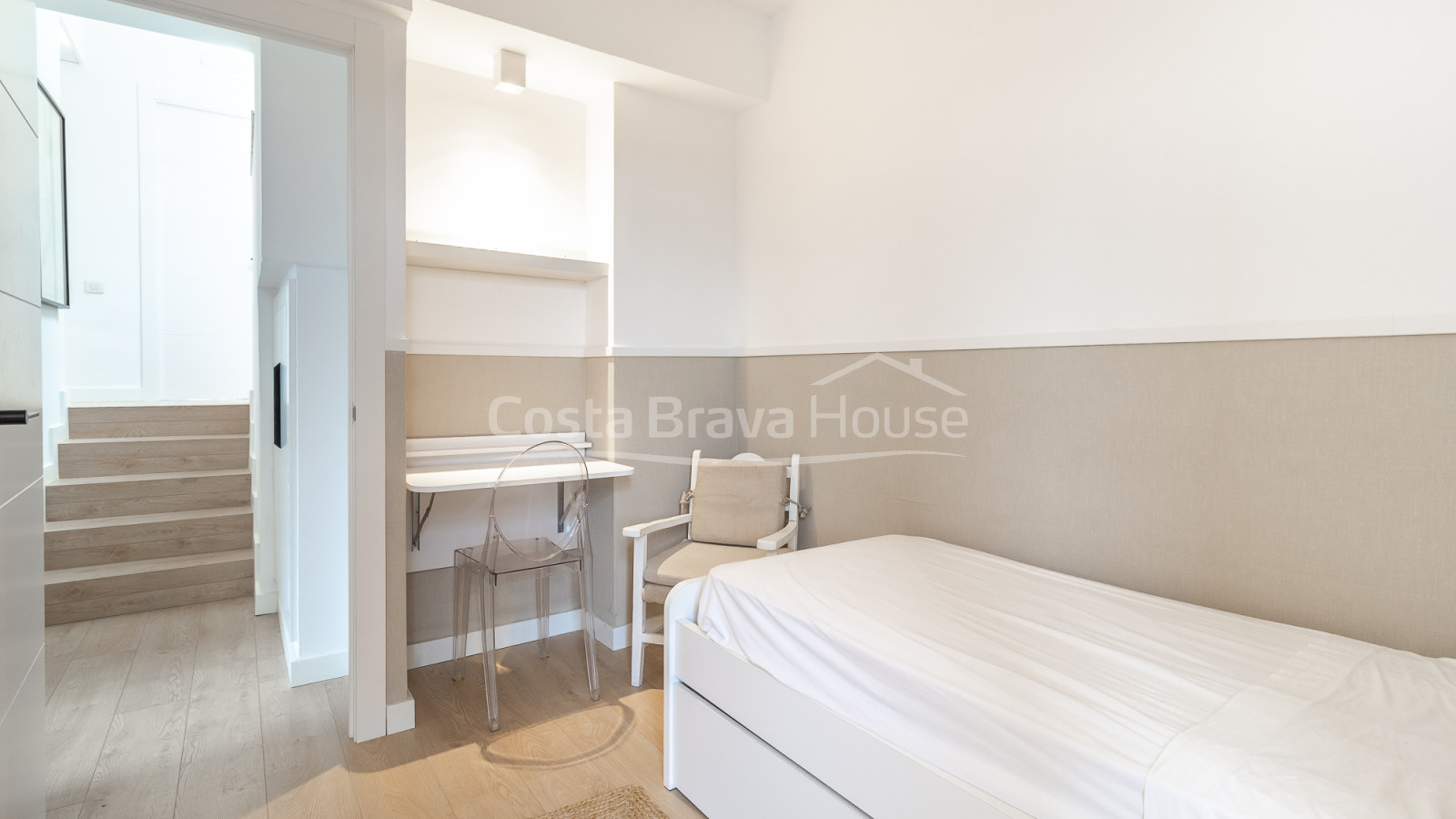 Renovated apartment with terrace and pool in Calella de Palafrugell