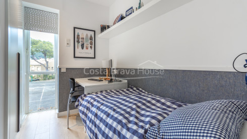 Apartament reformat amb terrassa i piscina a Calella de Palafrugell