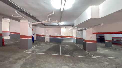 Apartament reformat amb terrassa i piscina a Calella de Palafrugell