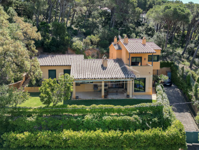 Maison avec jardin à vendre à Tamariu, à seulement 5 min. à pied de la plage et de la mer