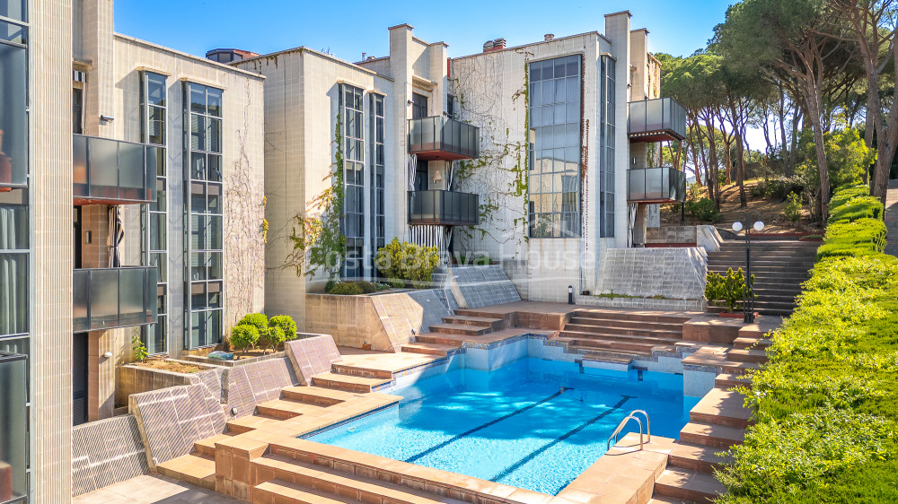 Apartamento reformado con terraza y piscina en Calella de Palafrugell
