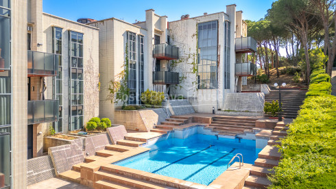 Apartament reformat amb terrassa i piscina a Calella de Palafrugell
