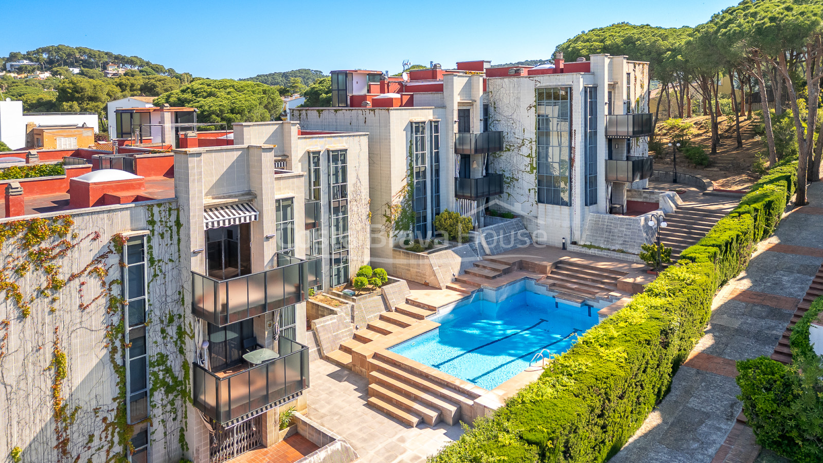 Apartamento reformado con terraza y piscina en Calella de Palafrugell