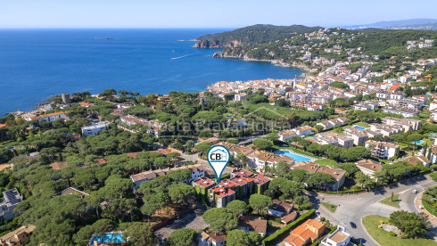 Apartamento reformado con terraza y piscina en Calella de Palafrugell