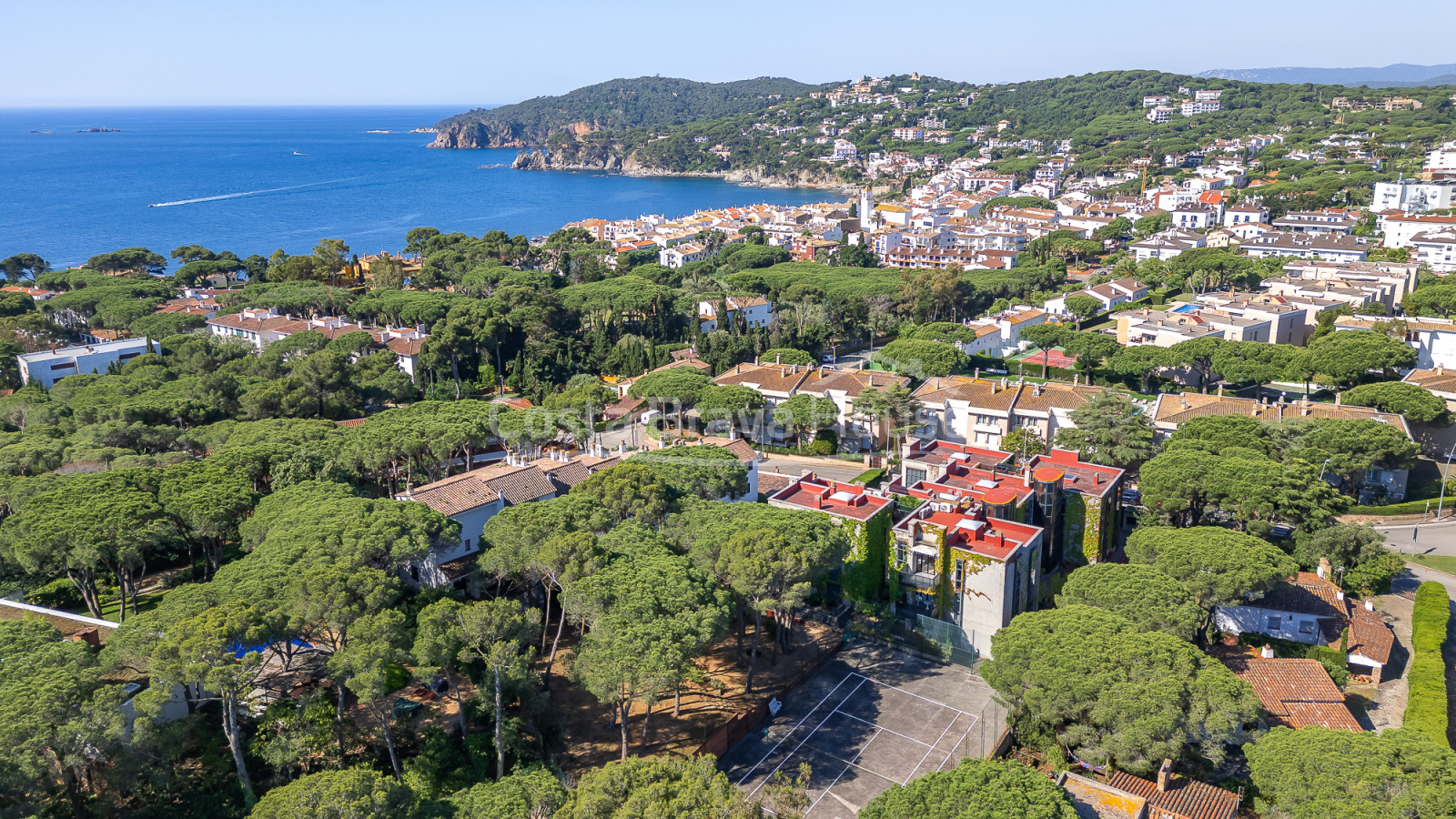 Apartamento reformado con terraza y piscina en Calella de Palafrugell