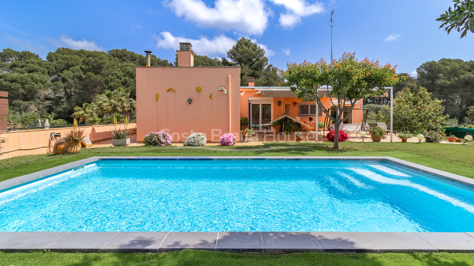 Villa in Calonge with private pool, flat garden and spacious family interiors