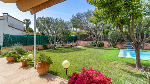 Villa in Calonge with private pool, flat garden and spacious family interiors