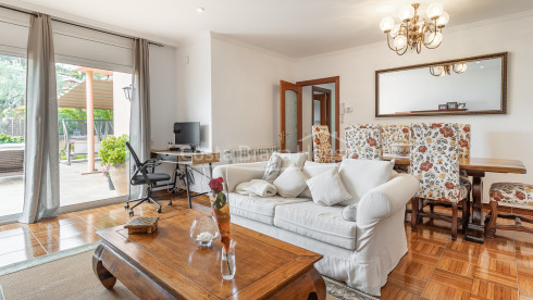 Villa in Calonge with private pool, flat garden and spacious family interiors