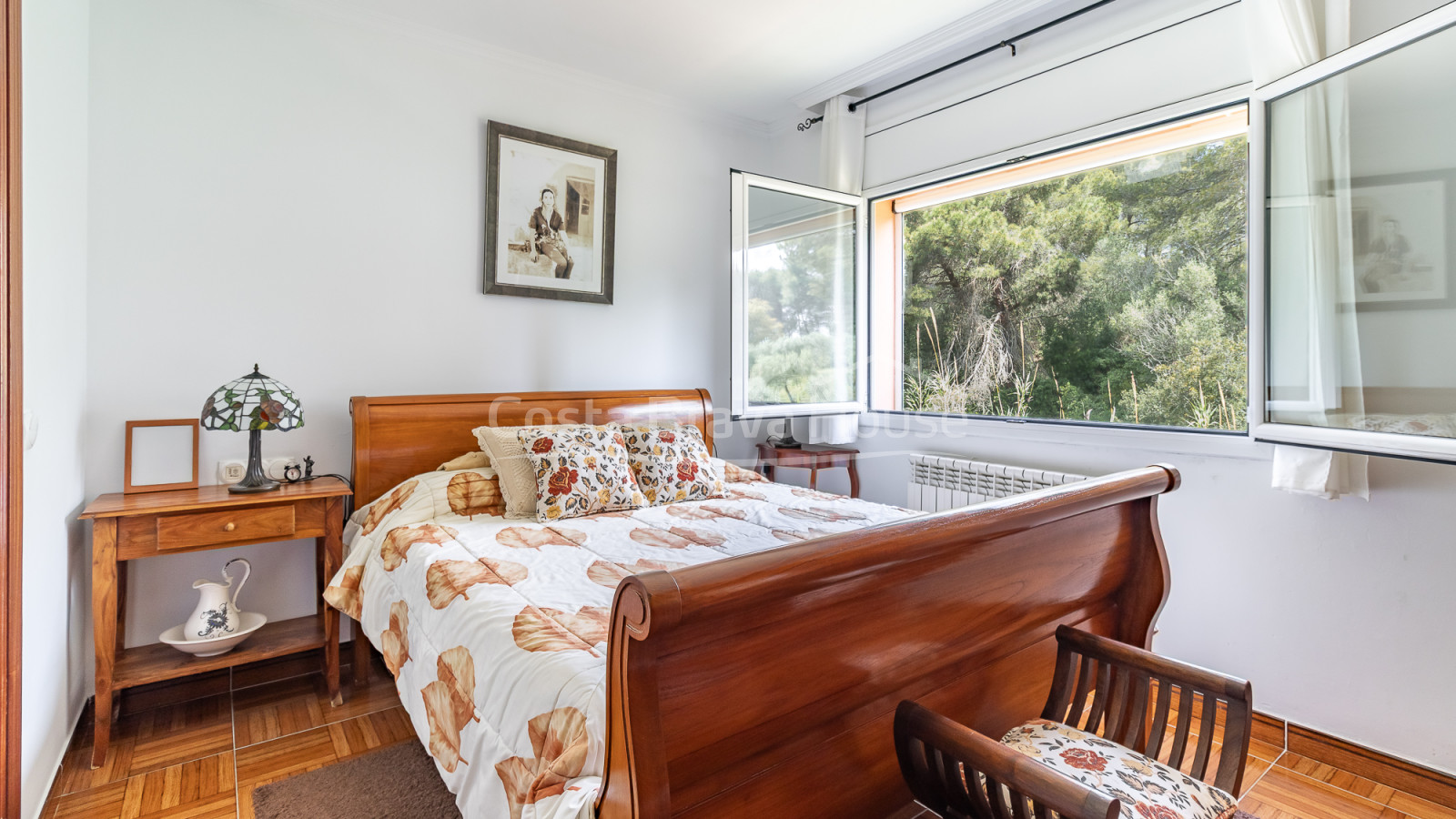 Villa en Calonge con piscina privada, jardín llano y amplios interiores familiares