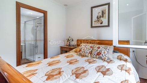 Villa in Calonge with private pool, flat garden and spacious family interiors