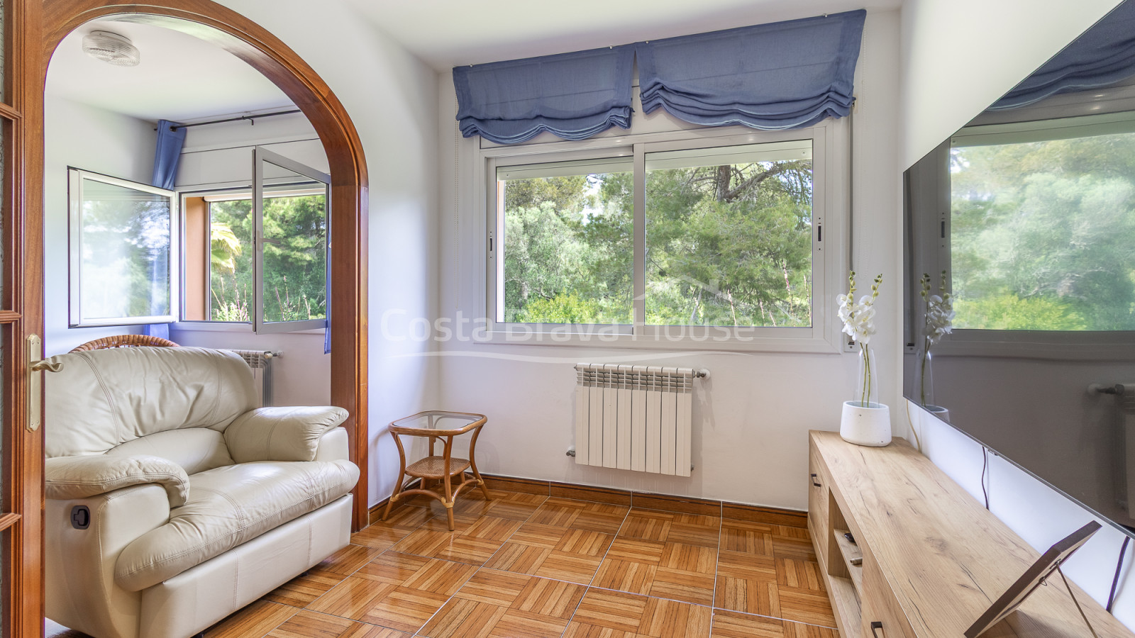 Vila a Calonge amb piscina privada, jardí pla i amplis interiors familiars