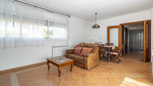 Villa in Calonge with private pool, flat garden and spacious family interiors