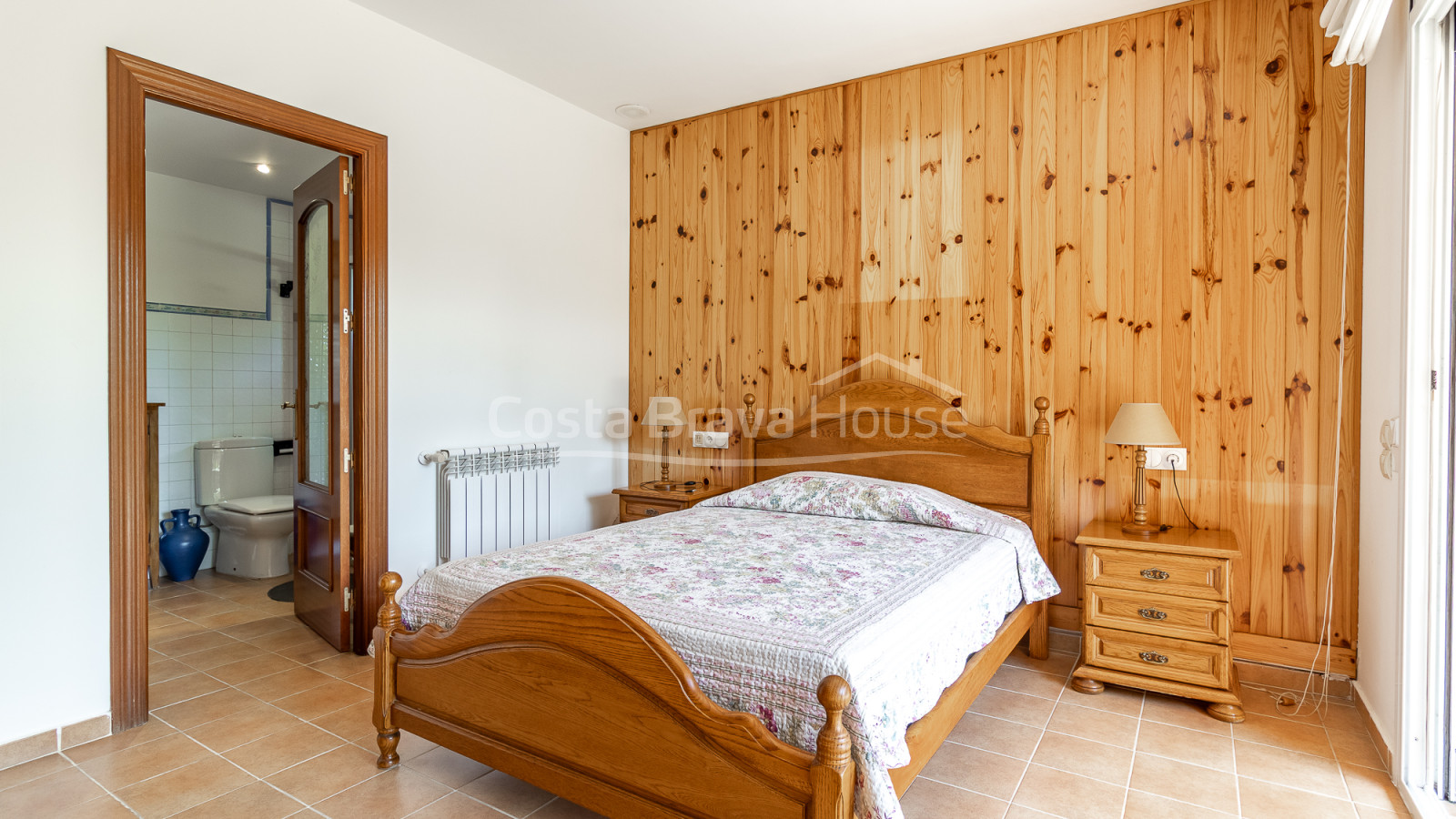 Vila a Calonge amb piscina privada, jardí pla i amplis interiors familiars