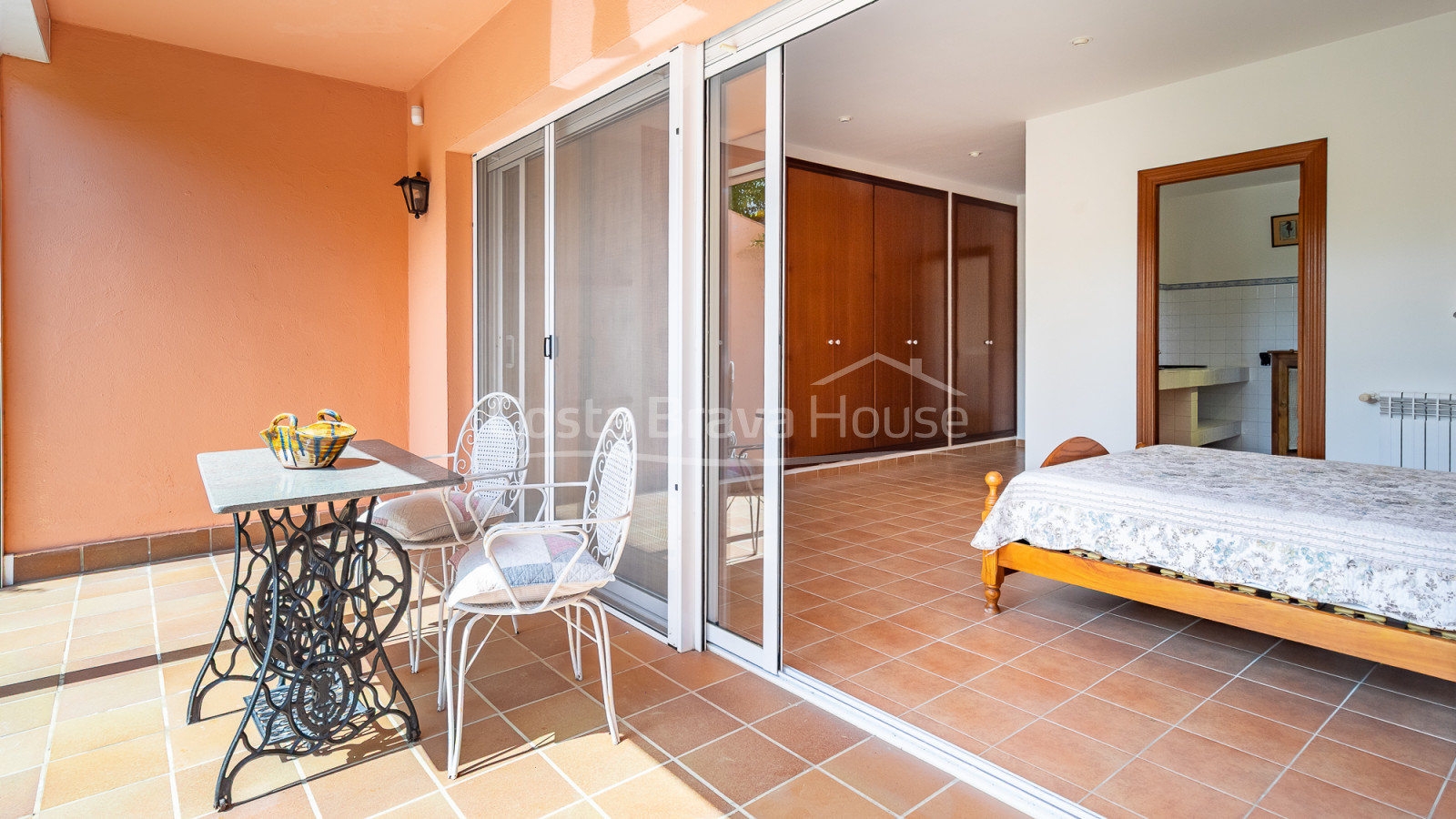 Villa in Calonge with private pool, flat garden and spacious family interiors