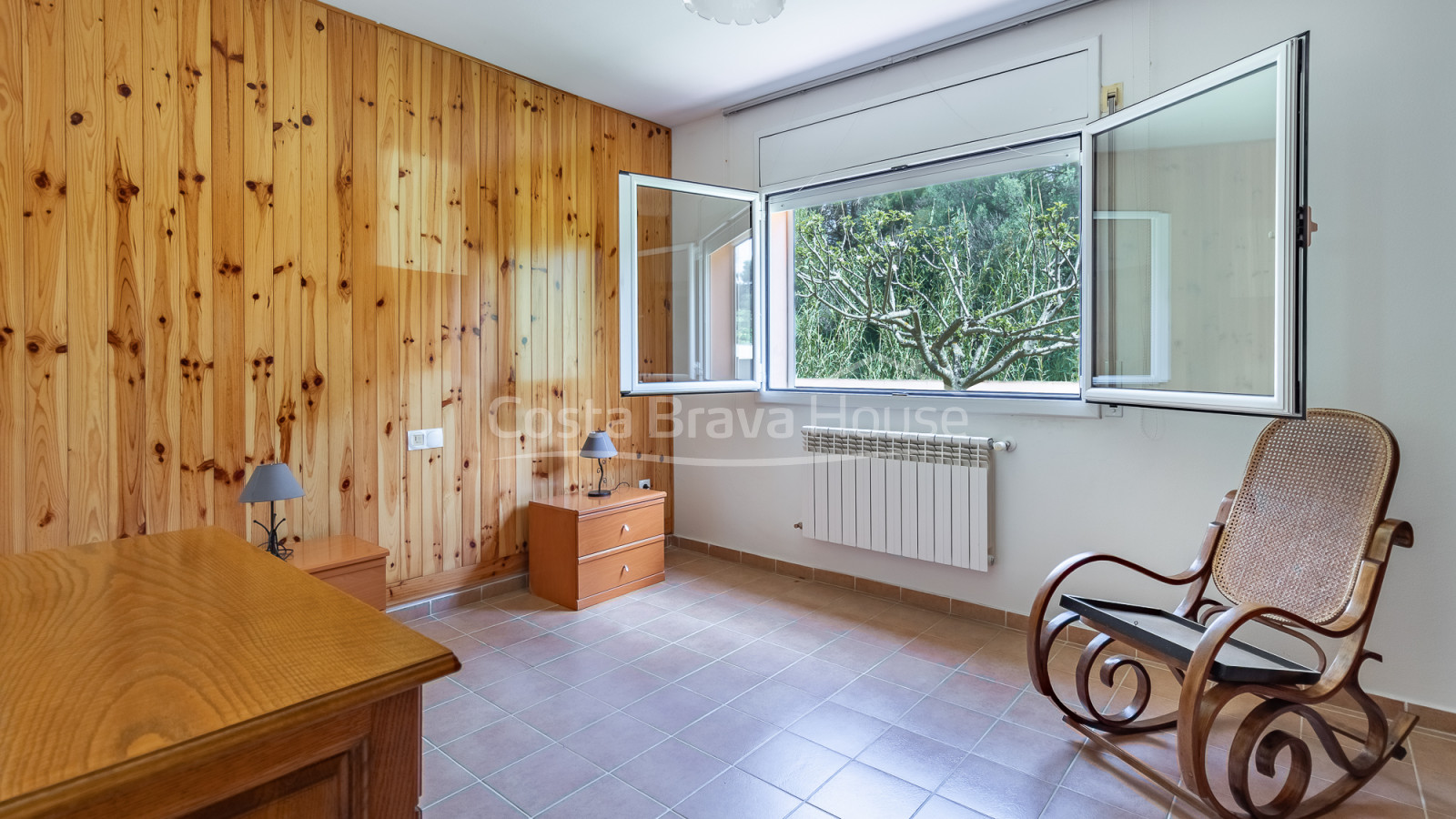 Villa en Calonge con piscina privada, jardín llano y amplios interiores familiares