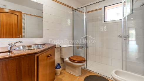 Villa in Calonge with private pool, flat garden and spacious family interiors