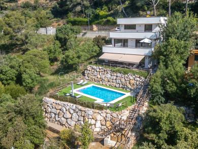 Casa unifamiliar en venda a Begur amb jardí, piscina privada, ascensor i vistes obertes a prop de Sa Riera