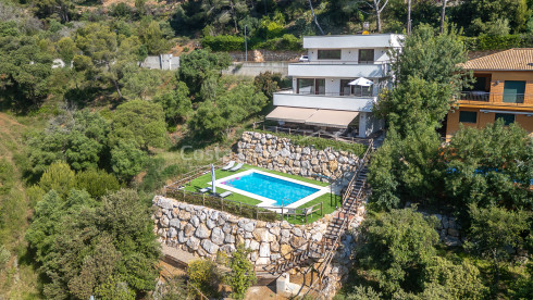 Vrijstaand huis in Begur met tuin, privézwembad, lift en uitzicht, vlak bij Sa Riera