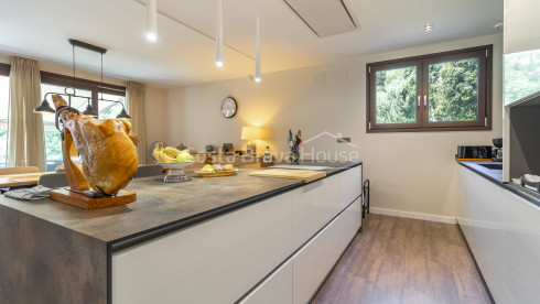 Vrijstaand huis in Begur met tuin, privézwembad, lift en uitzicht, vlak bij Sa Riera