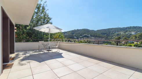 Vrijstaand huis in Begur met tuin, privézwembad, lift en uitzicht, vlak bij Sa Riera