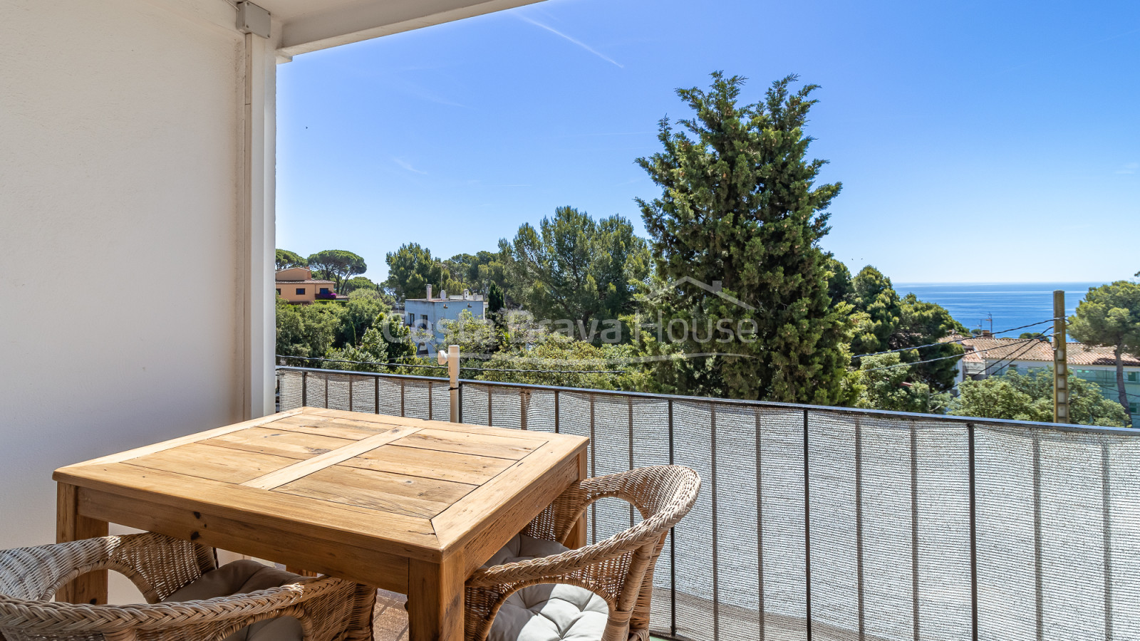Renovated apartment with private terrace near Golfet Beach in Calella de Palafrugell