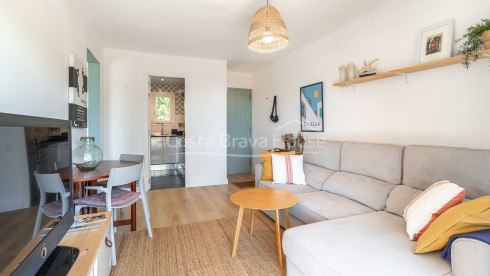 Renovated apartment with private terrace near Golfet Beach in Calella de Palafrugell