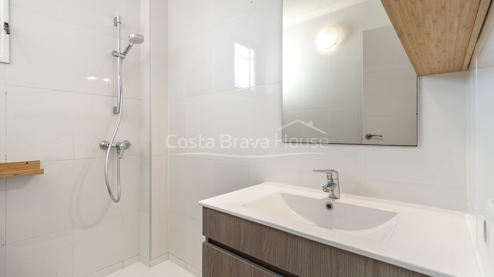 Apartament reformat amb terrassa privada a prop de la platja del Golfet a Calella de Palafrugell