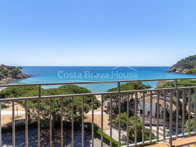 Apartament en venda a primera línia de La Fosca, Palamós, amb terrassa panoràmica i vistes frontals al mar