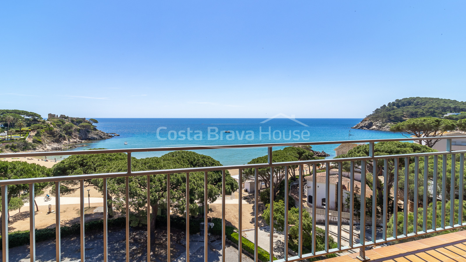 Appartement rénové en première ligne de La Fosca avec terrasse et vue sur la mer