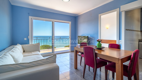 Appartement rénové en première ligne de La Fosca avec terrasse et vue sur la mer