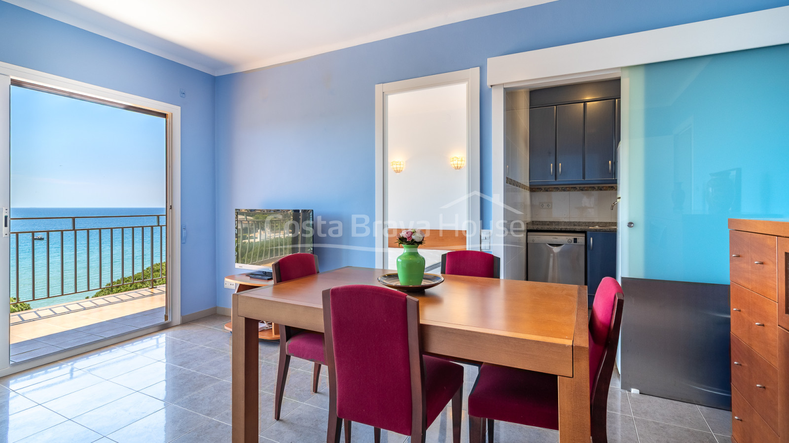 Appartement rénové en première ligne de La Fosca avec terrasse et vue sur la mer