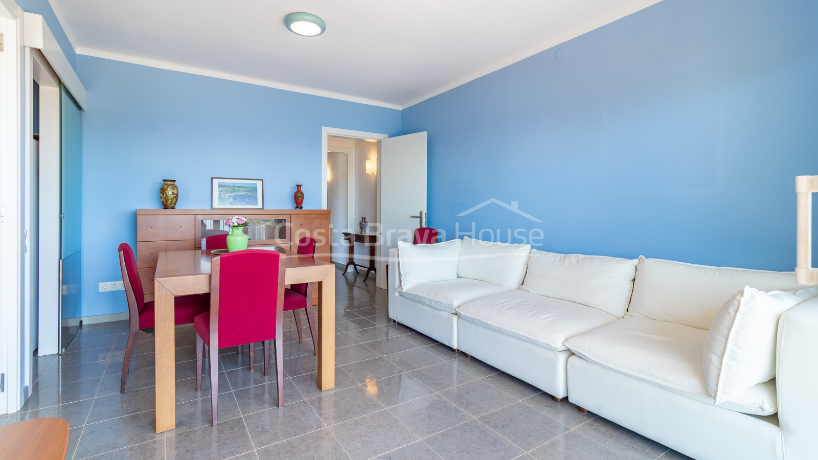 Renovated seafront apartment in La Fosca with terrace and sea views