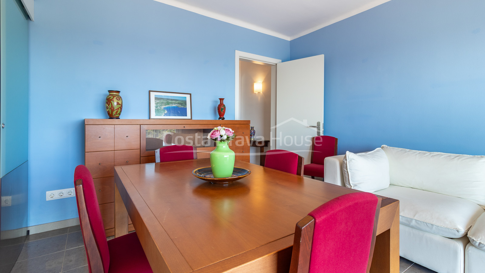 Apartamento reformado en primera línea de La Fosca con terraza y vistas al mar