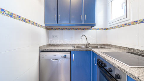 Renovated seafront apartment in La Fosca with terrace and sea views