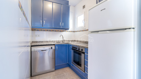 Appartement rénové en première ligne de La Fosca avec terrasse et vue sur la mer