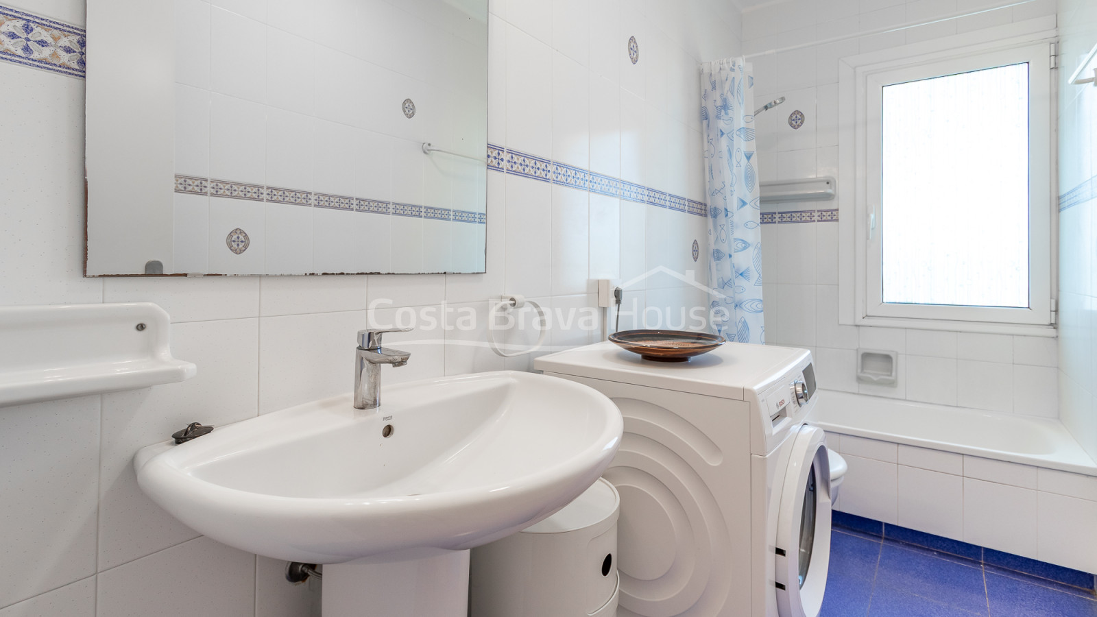 Apartamento reformado en primera línea de La Fosca con terraza y vistas al mar