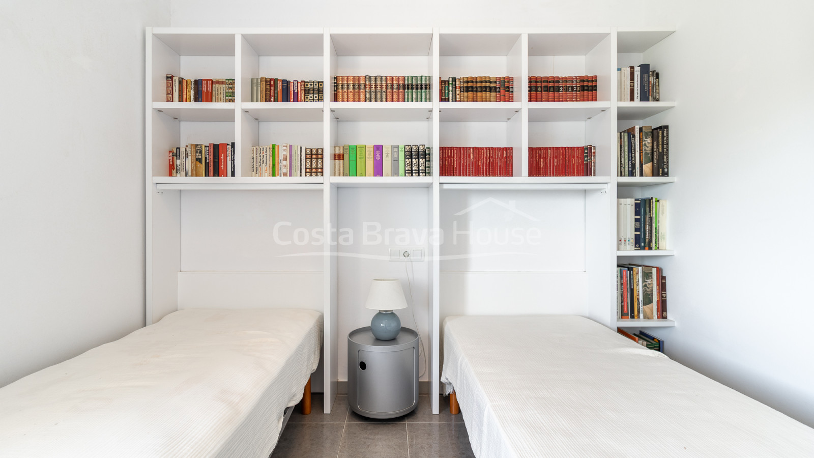 Renovated seafront apartment in La Fosca with terrace and sea views