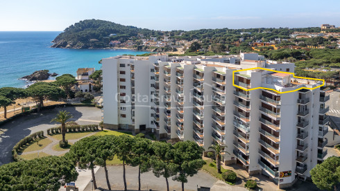 Penthouse aan zee in La Fosca met zeezicht, groot solarium en privéparkeerplaats