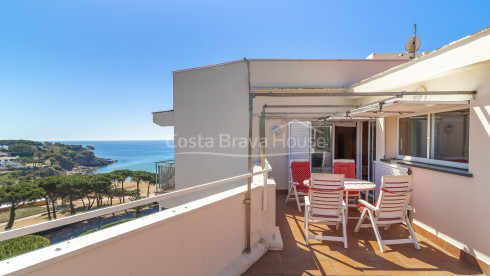 Penthouse aan zee in La Fosca met zeezicht, groot solarium en privéparkeerplaats