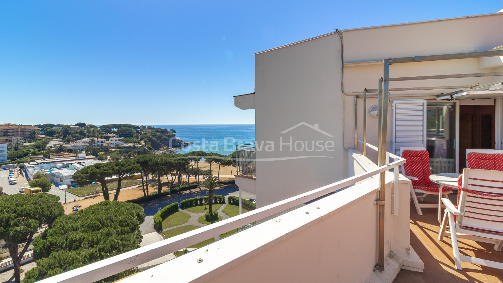 Penthouse aan zee in La Fosca met zeezicht, groot solarium en privéparkeerplaats