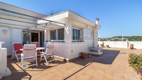 Penthouse aan zee in La Fosca met zeezicht, groot solarium en privéparkeerplaats