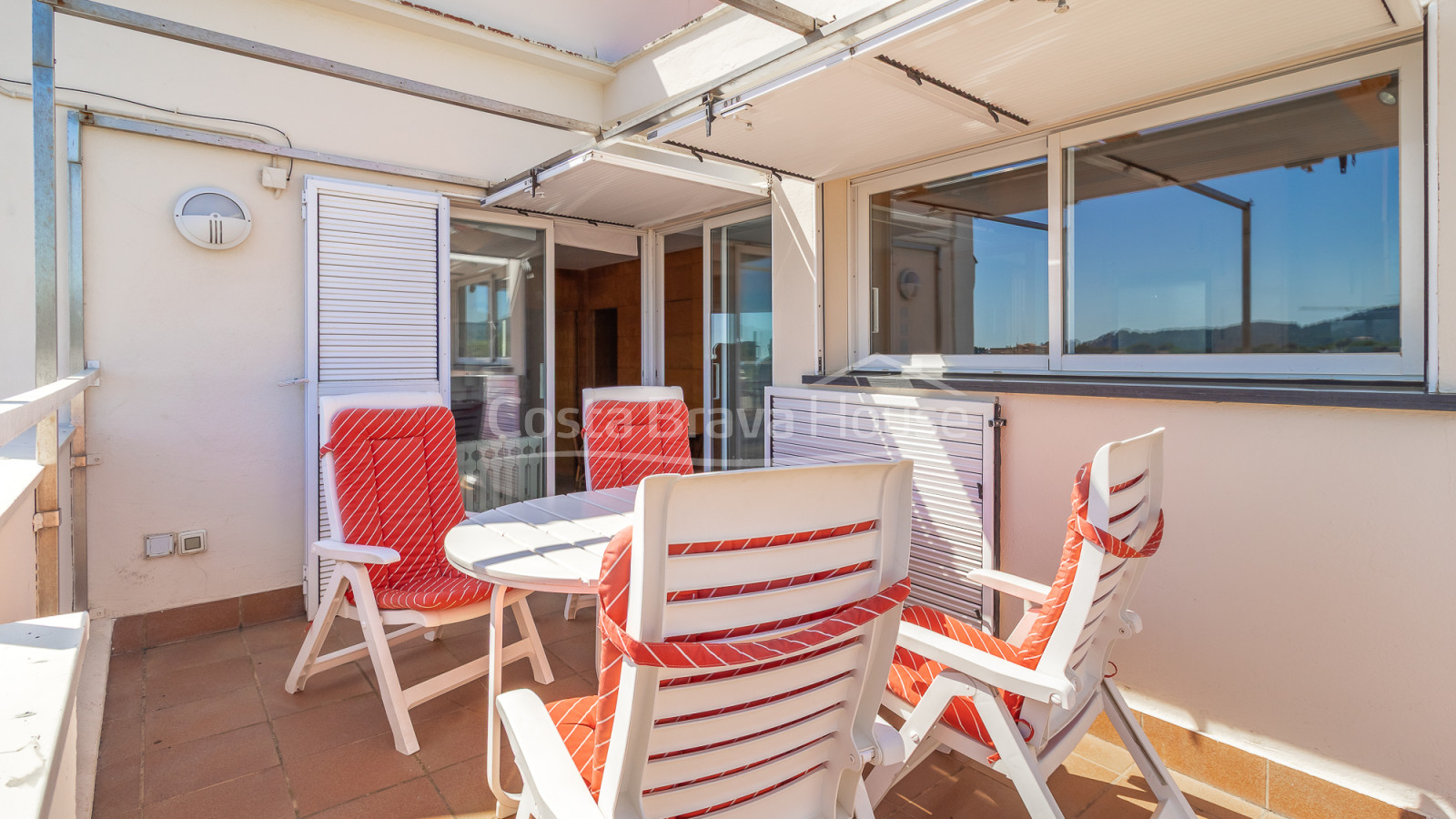 Penthouse aan zee in La Fosca met zeezicht, groot solarium en privéparkeerplaats