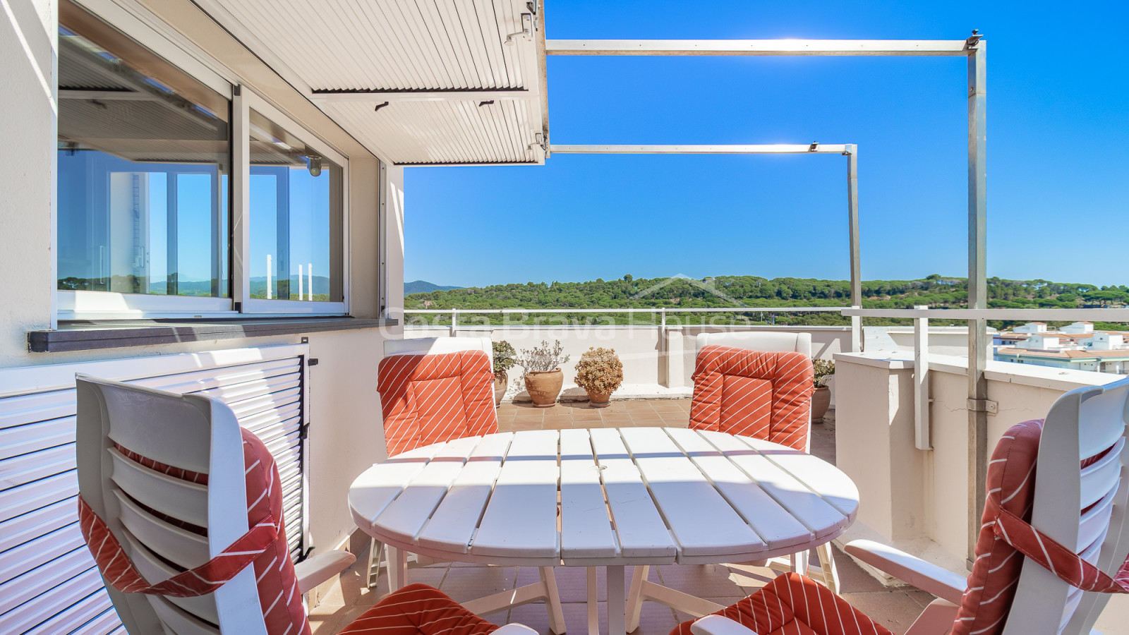Penthouse aan zee in La Fosca met zeezicht, groot solarium en privéparkeerplaats