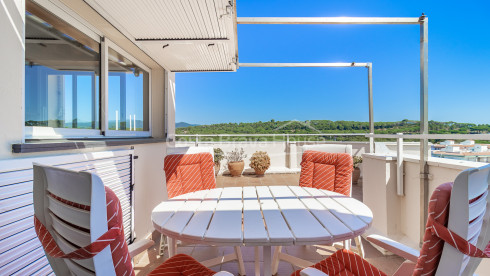 Penthouse aan zee in La Fosca met zeezicht, groot solarium en privéparkeerplaats