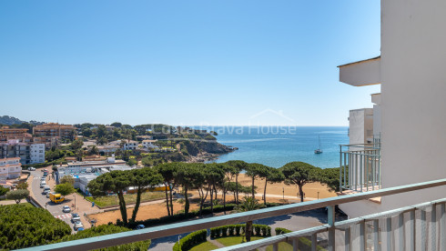 Penthouse aan zee in La Fosca met zeezicht, groot solarium en privéparkeerplaats
